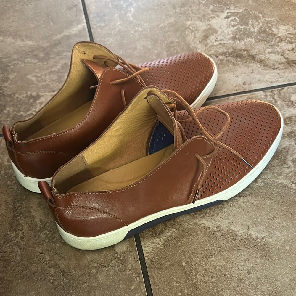 Brown Leather Oxfords with Moccasin Toe and Stitching Detail